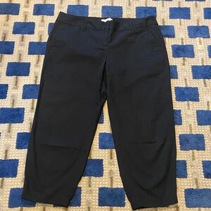 Ladies cropped  Black Pants by Ann Taylor LOFT. Great condition.